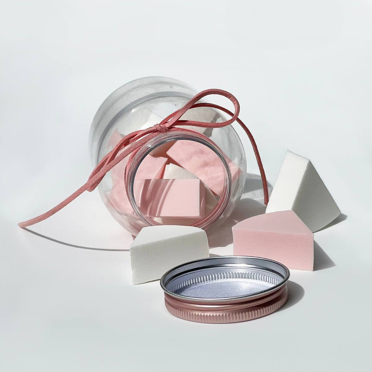 Set de 12 esponjas de maquillaje Peschelle en forma de cuña color carne y blanco