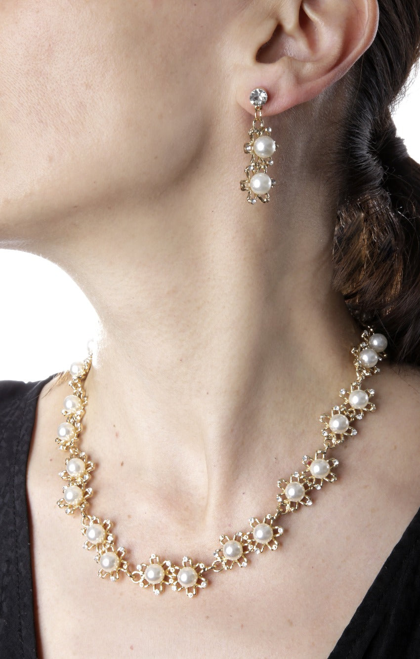 Set Collar y Aretes Lulu Flores y Perlas con Incrustaciones de Fantasía Oro
