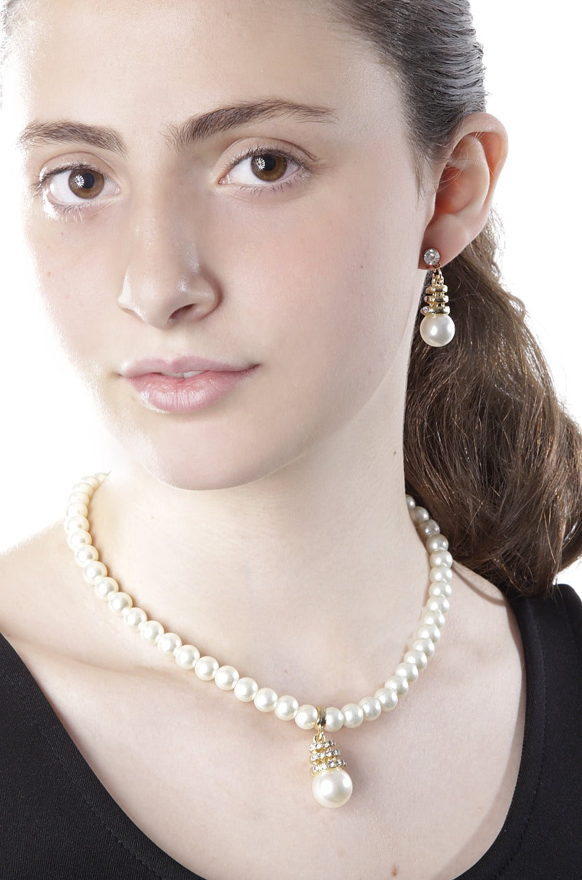 Set Collar y Aretes Lulu Perlas Incrustaciones de Fantasía Oro