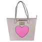 Bolsa [Lulu] tipo tote con diseño de corazón color marfil