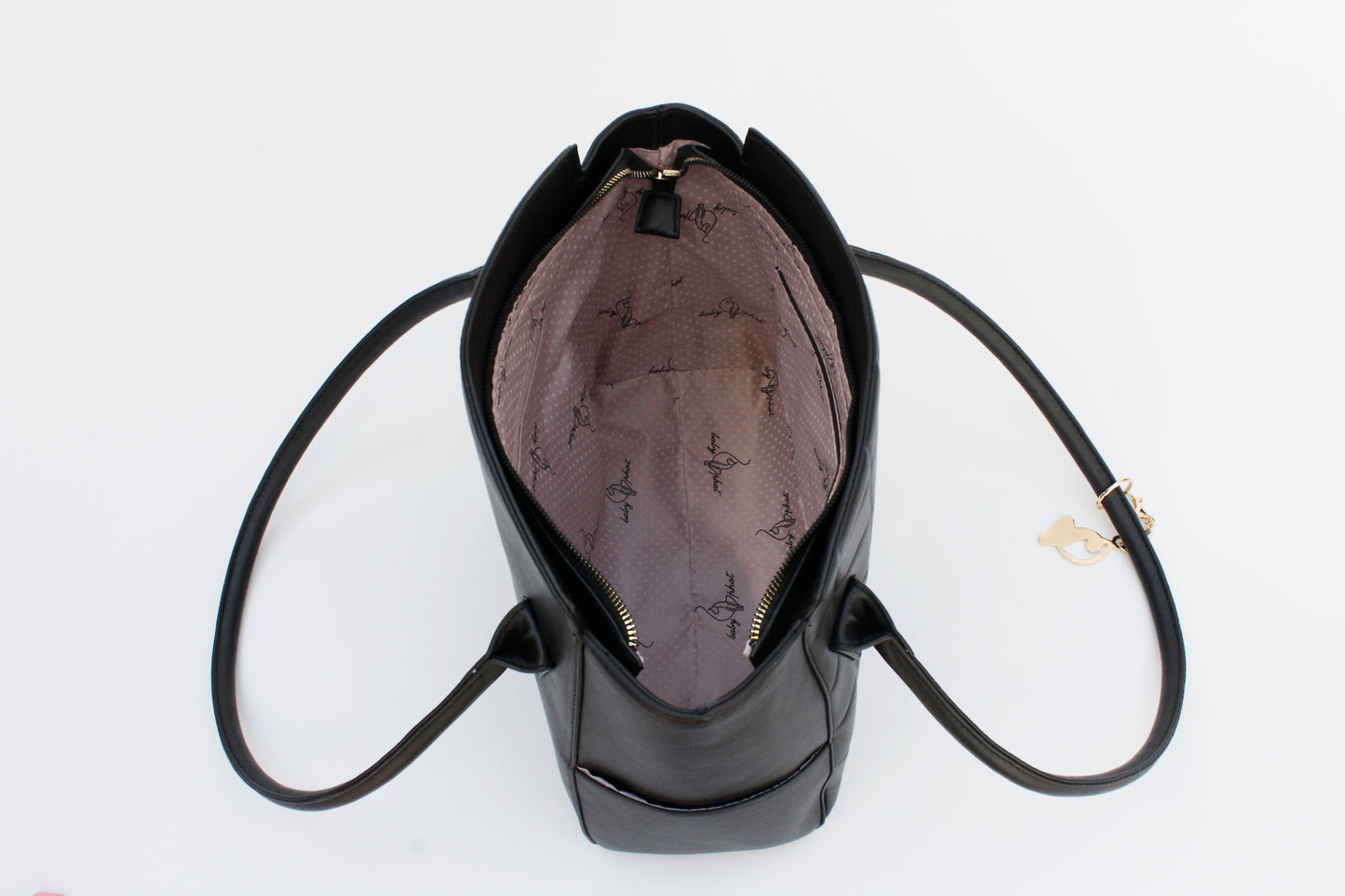 Bolsa [Baby Phat] Tote Con Diseño Capitonado Color Negro